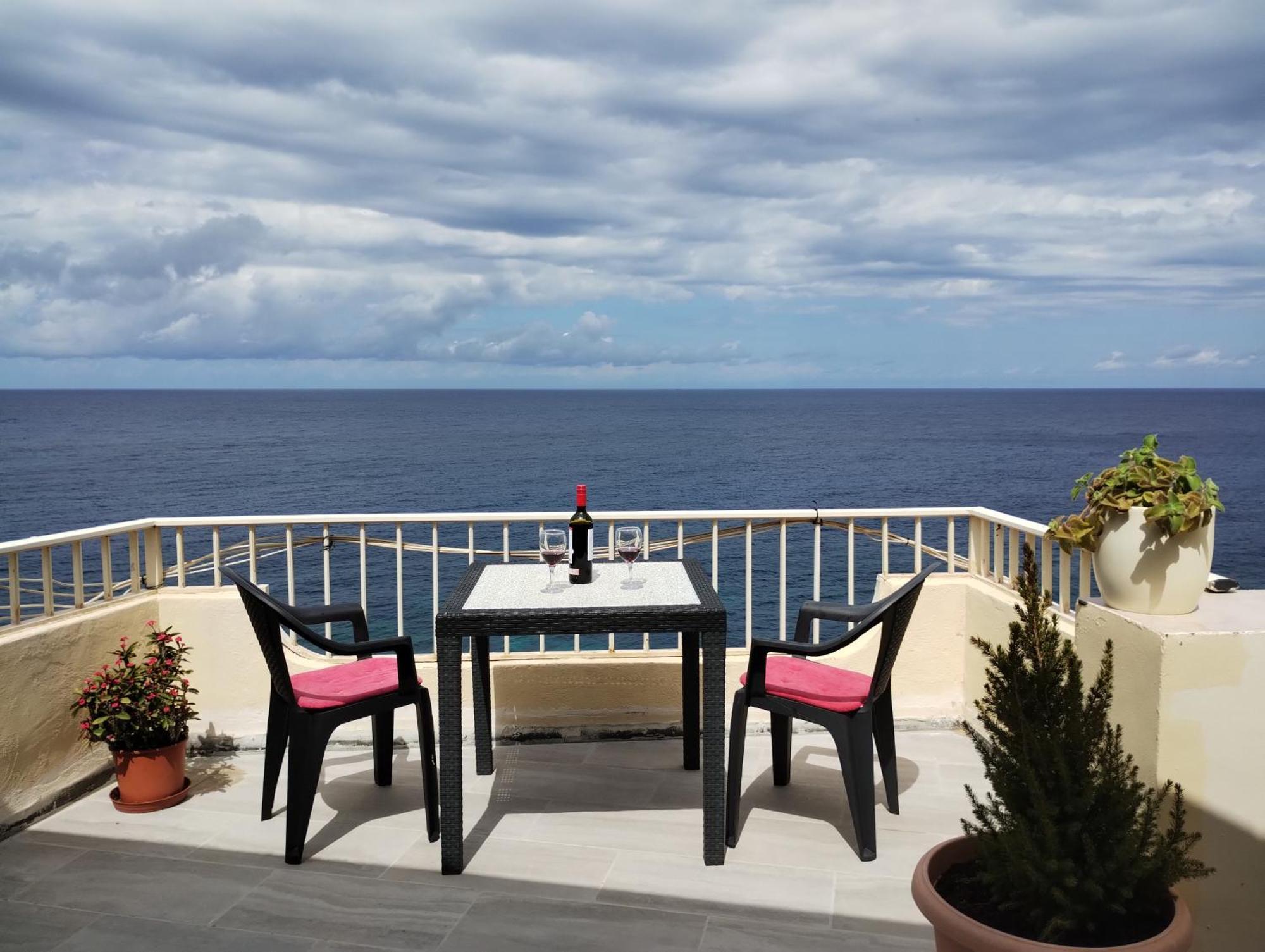 Poseidons Seaview Penthouse Apartment Marsalforn Bagian luar foto